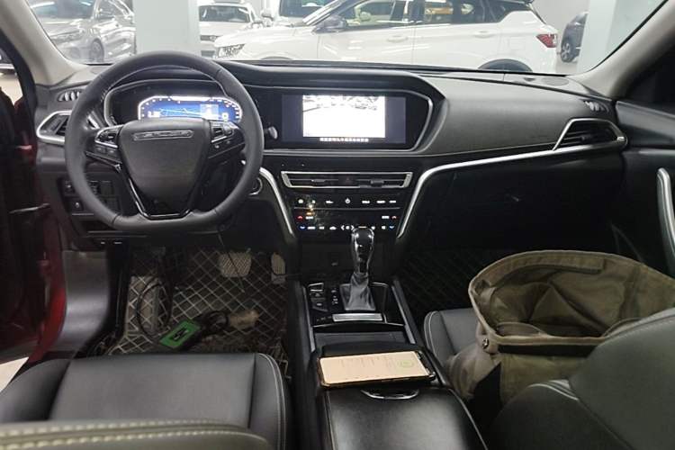 Used Venucia T90 2020 2.0L CVT Smart Connect & Smooth Drive Edition Center Console