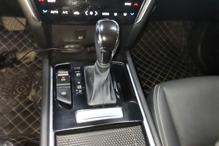 Used Venucia T90 2020 2.0L CVT Smart Connect & Smooth Drive Edition Gear Lever