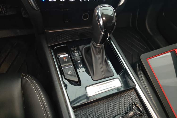 Used Venucia T90 2020 2.0L CVT Smart Connect & Smooth Drive Edition Gear Lever
