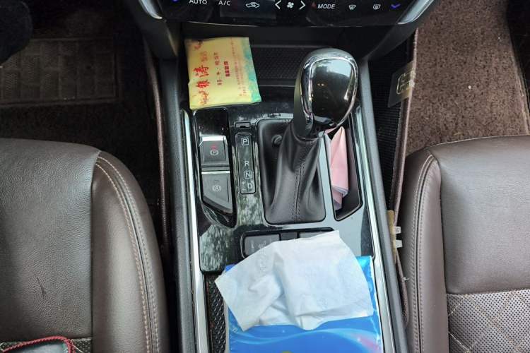 Used Venucia T90 2020 2.0L CVT Smart Connect & Drive Edition Gear Lever