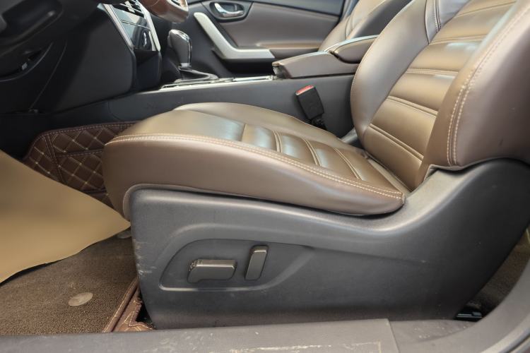 Used Venucia T90 2020 2.0L CVT Smart Connect & Smooth Drive Edition Interior 11