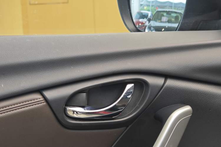 Used Venucia T90 2020 2.0L CVT Smart Connect & Smooth Drive Edition Interior 12