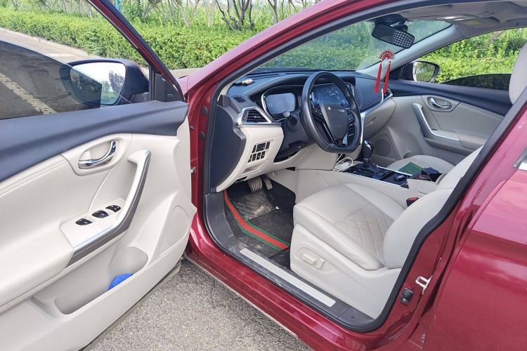 Used Venucia T90 2020 2.0L CVT Smart Connect & Drive Edition Interior 3