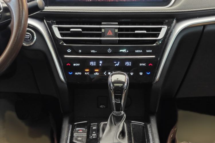Used Venucia T90 2020 2.0L CVT Smart Connect & Smooth Drive Edition Interior 6