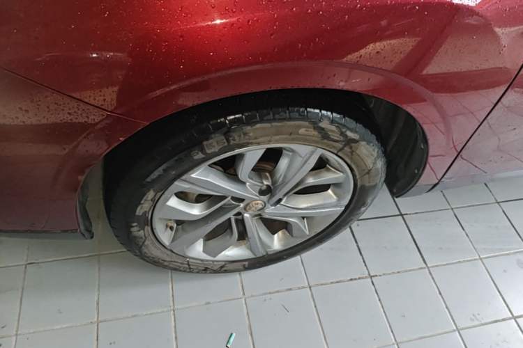 Used Venucia T90 2020 2.0L CVT Smart Connect & Smooth Drive Edition Left Front Wheel Hub