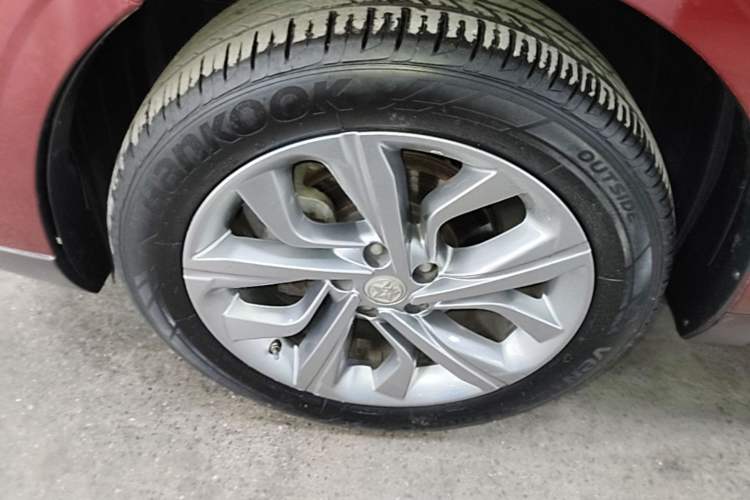 Used Venucia T90 2020 2.0L CVT Smart Connect & Smooth Drive Edition Left Front Wheel Hub