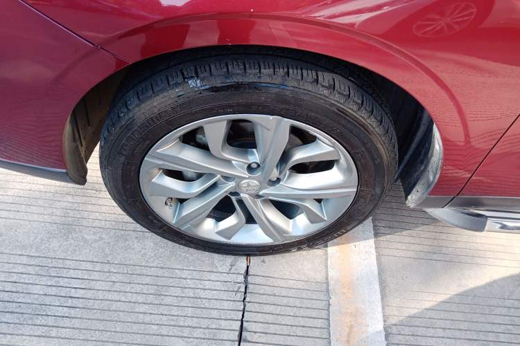 Used Venucia T90 2020 2.0L CVT Smart Connect & Smooth Drive Edition Left Front Wheel Hub