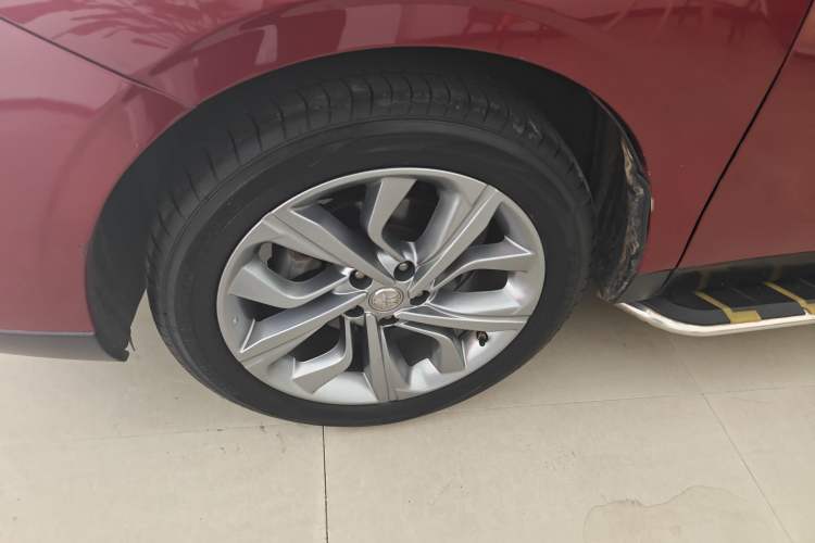 Used Venucia T90 2020 2.0L CVT Smart Connect & Smooth Drive Edition Left Front Wheel Hub