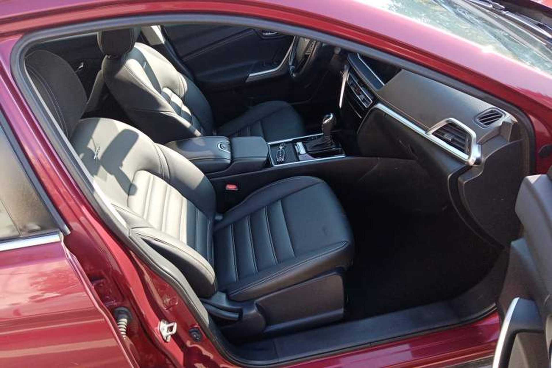 Used Venucia T90 2020 2.0L CVT Smart Connect & Smooth Drive Edition Right Front Seat
