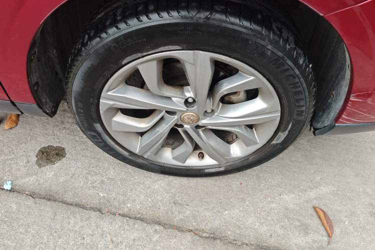 Used Venucia T90 2020 2.0L CVT Smart Connect & Smooth Drive Edition Right Front Wheel Hub