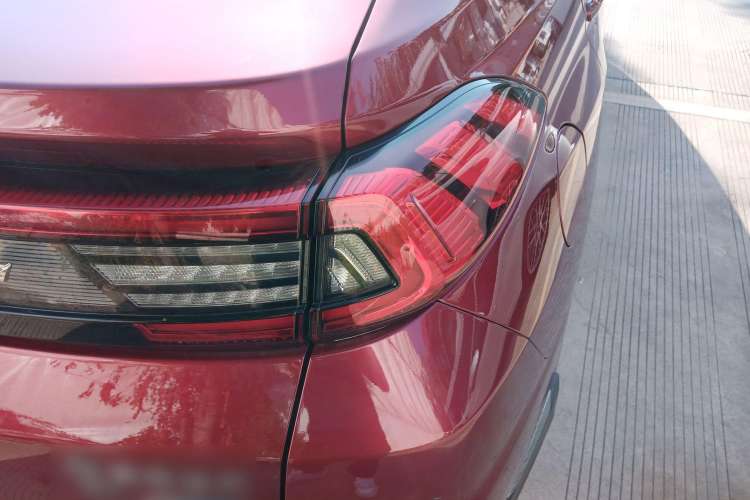 Used Venucia T90 2020 2.0L CVT Smart Connect & Smooth Drive Edition Right Rear Taillight