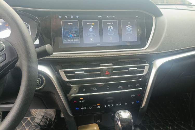 Used Venucia T90 2020 2.0L CVT Smart Connect & Smooth Drive Edition Audio And AC Panel