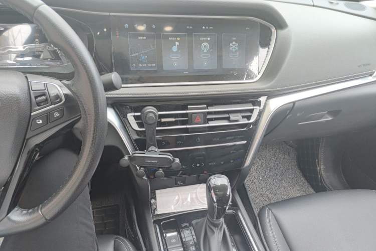 Used Venucia T90 2020 2.0L CVT Smart Connect & Smooth Drive Edition Audio And AC Panel