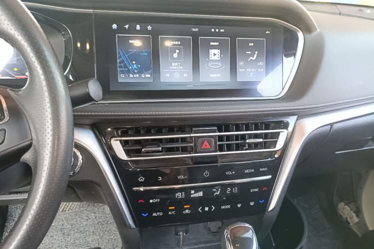 Used Venucia T90 2020 2.0L CVT Smart Connect & Smooth Drive Edition Audio And AC Panel