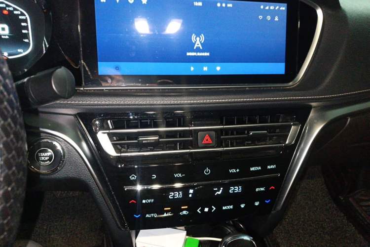 Used Venucia T90 2020 2.0L CVT Smart Connect & Smooth Drive Edition Audio And AC Panel