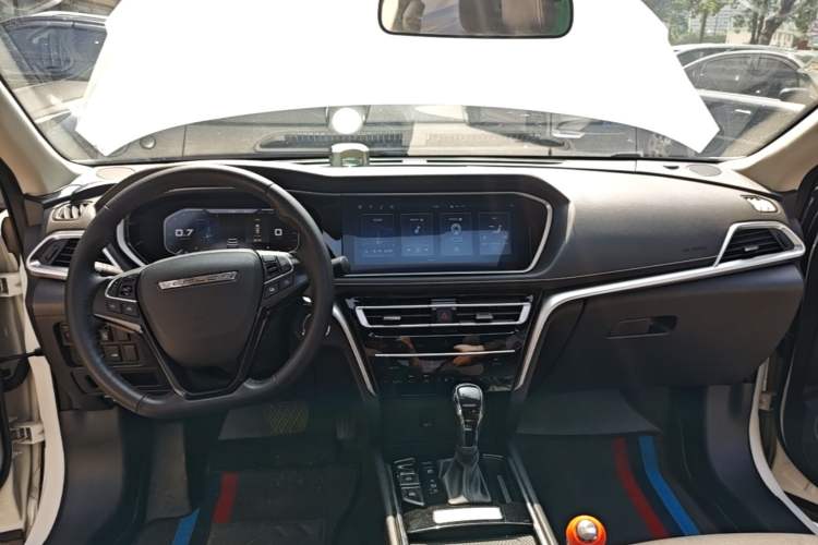 Used Venucia T90 2020 2.0L CVT Smart Connect & Smooth Drive Edition Center Console