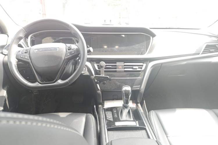 Used Venucia T90 2020 2.0L CVT Smart Connect & Smooth Drive Edition Center Console