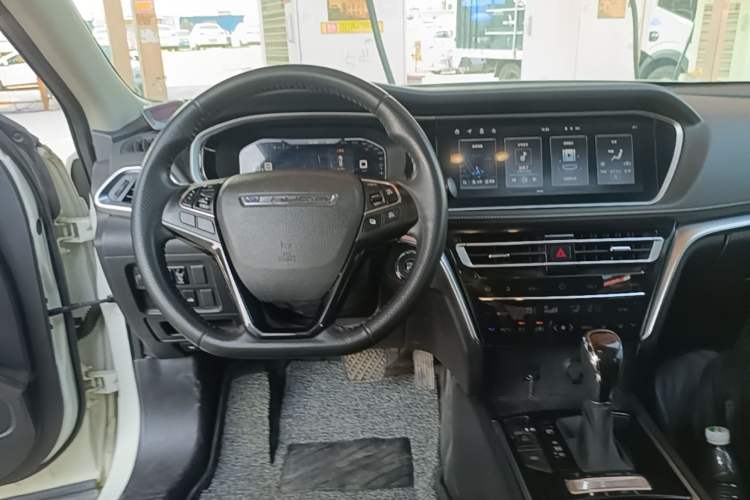 Used Venucia T90 2020 2.0L CVT Smart Connect & Smooth Drive Edition Center Console