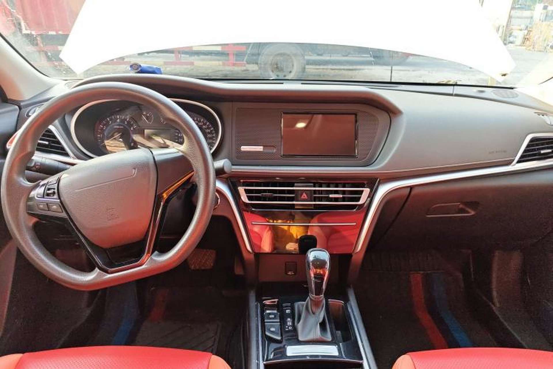 Used Venucia T90 2020 2.0L CVT Joyride Edition Center Console