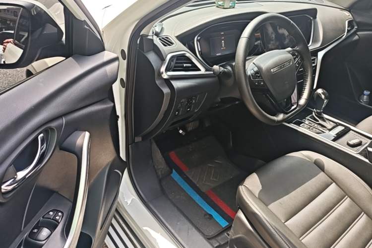 Used Venucia T90 2020 2.0L CVT Smart Connect & Smooth Drive Edition Driver Seat