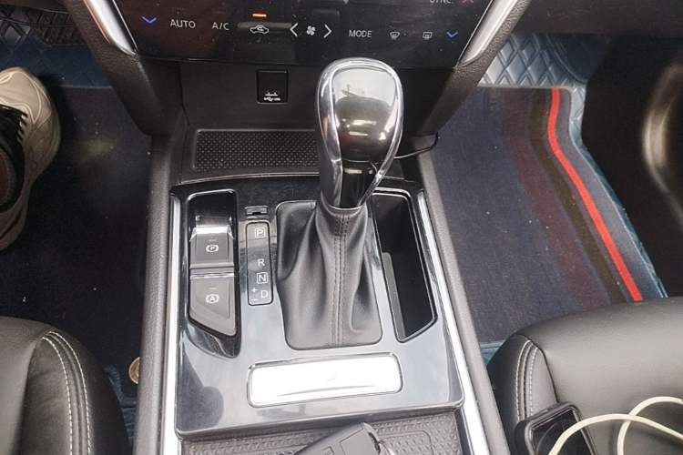 Used Venucia T90 2020 2.0L CVT Smart Connect & Smooth Drive Edition Gear Lever