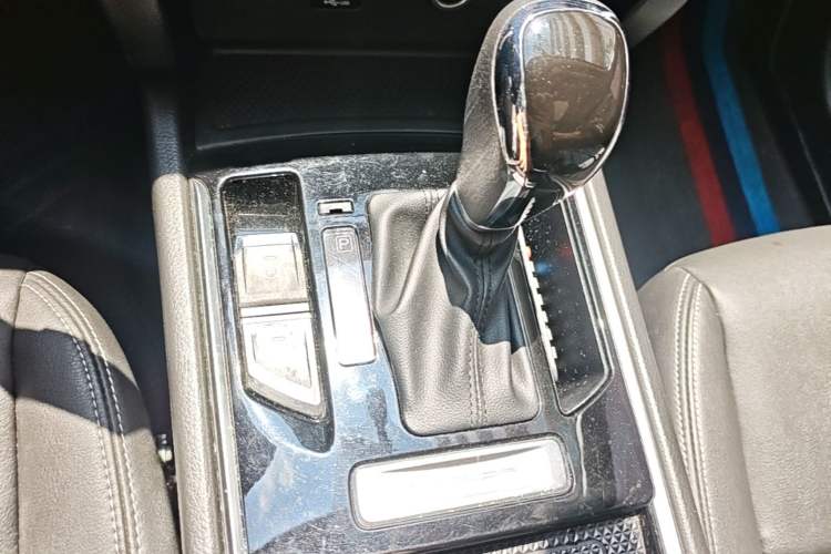 Used Venucia T90 2020 2.0L CVT Smart Connect & Smooth Drive Edition Gear Lever