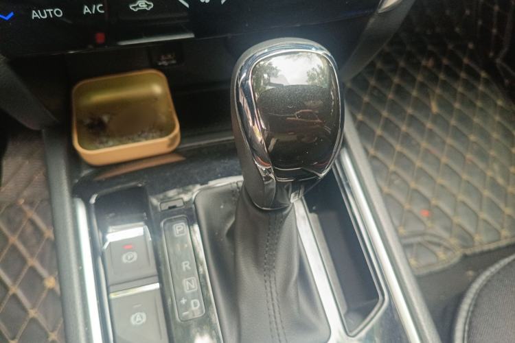 Used Venucia T90 2020 2.0L CVT Smart Connect & Smooth Drive Edition Gear Lever