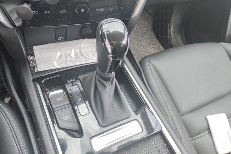 Used Venucia T90 2020 2.0L CVT Smart Connect & Smooth Drive Edition Gear Lever