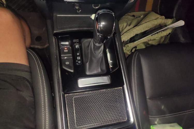Used Venucia T90 2020 2.0L CVT Smart Connect & Smooth Drive Edition Gear Lever