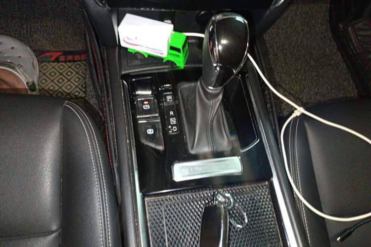 Used Venucia T90 2020 2.0L CVT Smart Connect & Smooth Drive Edition Gear Lever