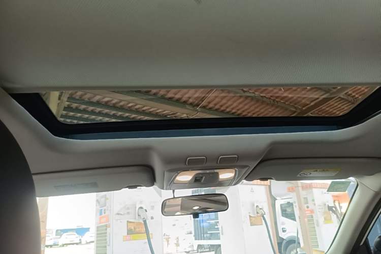 Used Venucia T90 2020 2.0L CVT Smart Connect & Smooth Drive Edition Headliner