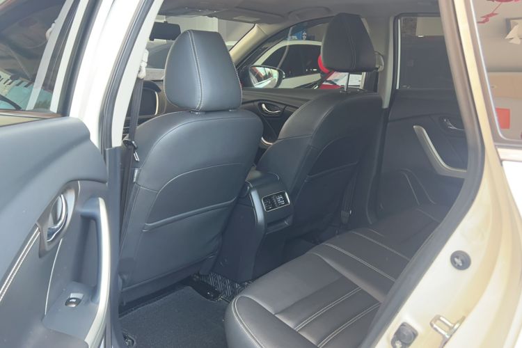 Used Venucia T90 2020 2.0L CVT Smart Connect & Smooth Drive Edition Interior 2