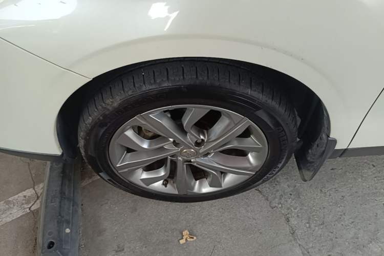 Used Venucia T90 2020 2.0L CVT Smart Connect & Smooth Drive Edition Left Front Wheel Hub