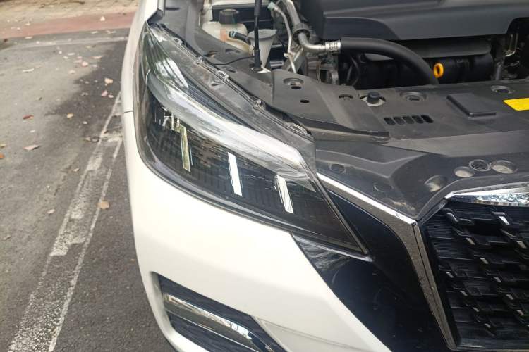 Used Venucia T90 2020 2.0L CVT Smart Connect & Smooth Drive Edition Right Front Headlight
