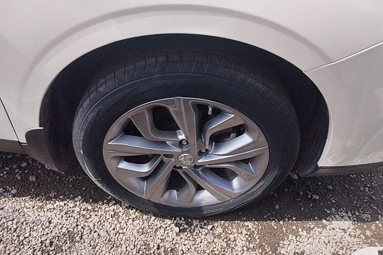 Used Venucia T90 2020 2.0L CVT Smart Connect & Smooth Drive Edition Right Front Wheel Hub