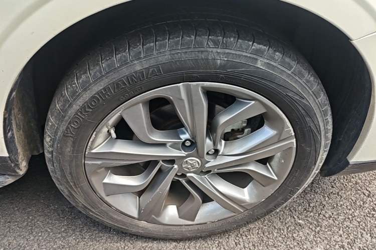 Used Venucia T90 2020 2.0L CVT Smart Connect & Smooth Drive Edition Right Front Wheel Hub
