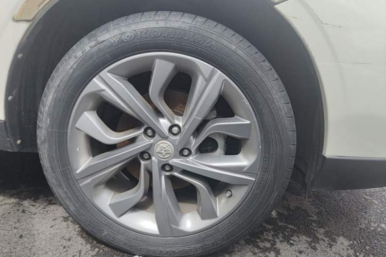 Used Venucia T90 2020 2.0L CVT Smart Connect & Smooth Drive Edition Right Front Wheel Hub