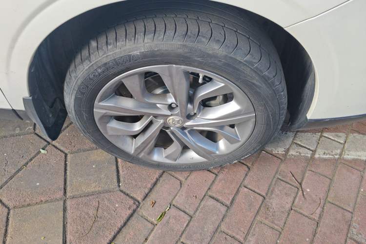 Used Venucia T90 2020 2.0L CVT Smart Connect & Smooth Drive Edition Right Front Wheel Hub