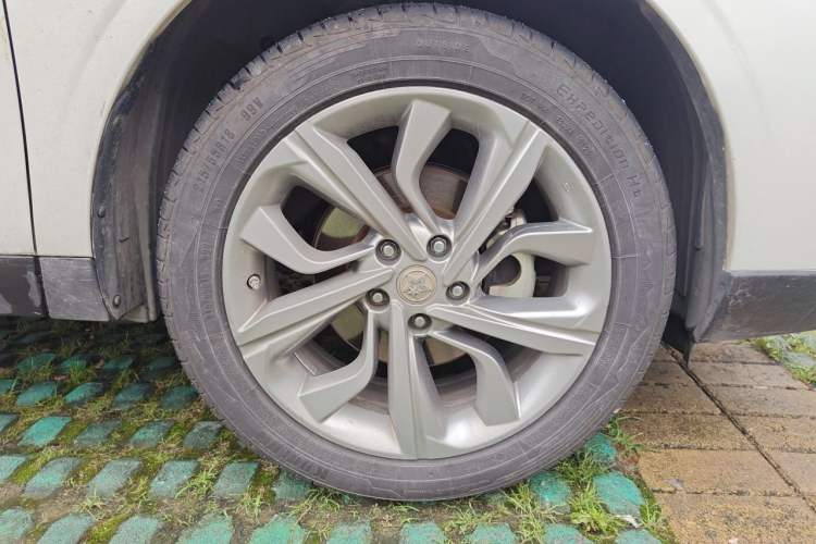 Used Venucia T90 2020 2.0L CVT Smart Connect & Smooth Drive Edition Right Front Wheel Hub