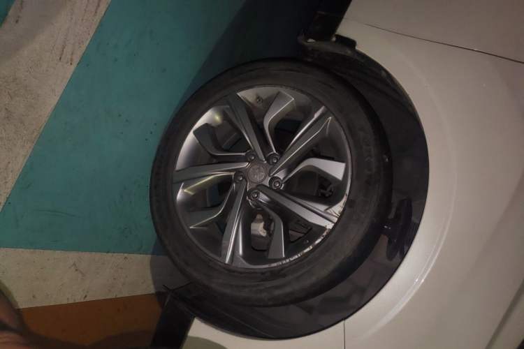 Used Venucia T90 2020 2.0L CVT Smart Connect & Smooth Drive Edition Right Front Wheel Hub