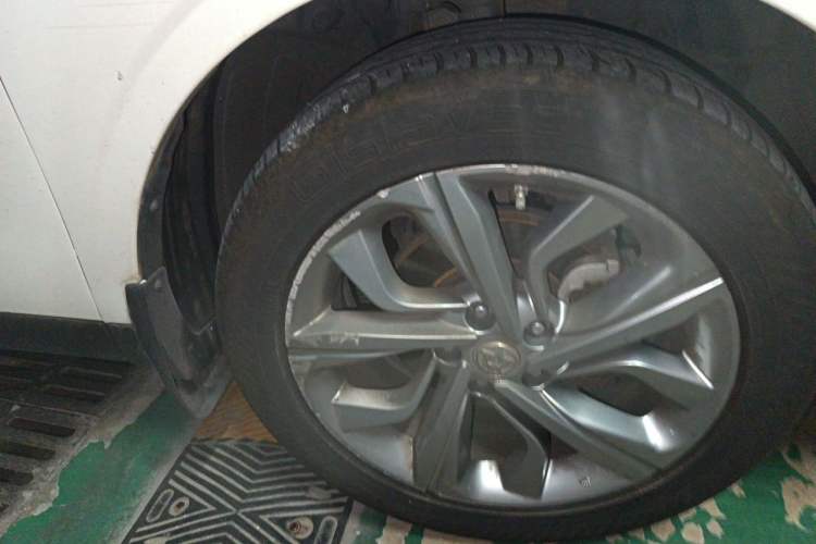 Used Venucia T90 2020 2.0L CVT Smart Connect & Smooth Drive Edition Right Front Wheel Hub