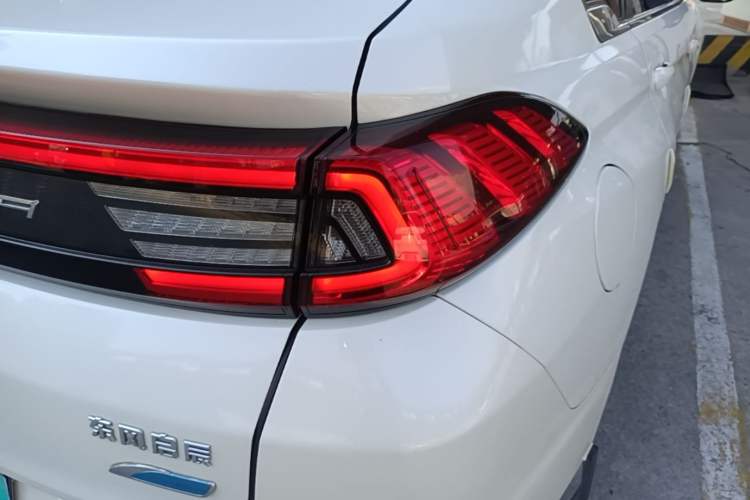 Used Venucia T90 2020 2.0L CVT Smart Connect & Smooth Drive Edition Right Rear Taillight