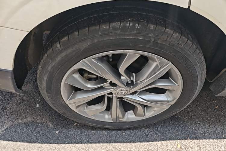 Used Venucia T90 2020 2.0L CVT Smart Connect & Smooth Drive Edition Right Rear Wheel Hub