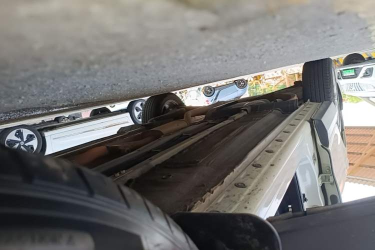 Used Venucia T90 2020 2.0L CVT Smart Connect & Smooth Drive Edition Right Side Sill