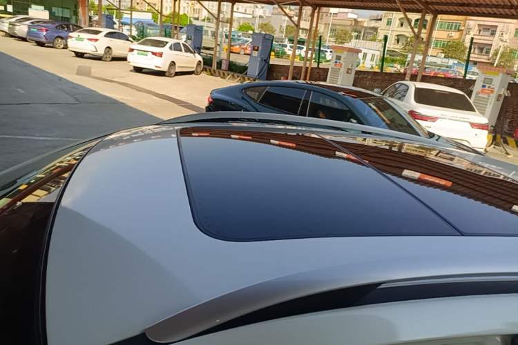 Used Venucia T90 2020 2.0L CVT Smart Connect & Smooth Drive Edition Roof