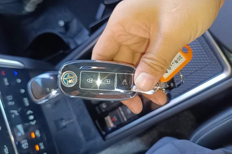 Used Venucia T90 2020 2.0L CVT Smart Connect & Smooth Drive Edition Vehicle Key