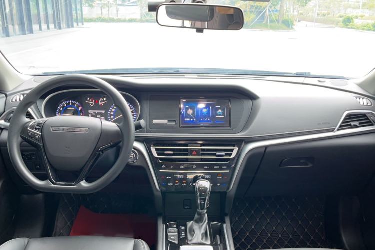Used Venucia T90 2021 260T Automatic YueXing Edition Center Console