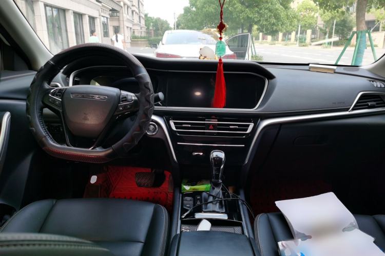 Used Venucia T90 2021 260T Mild Hybrid Automatic Smart Connect & Drive Edition Center Console