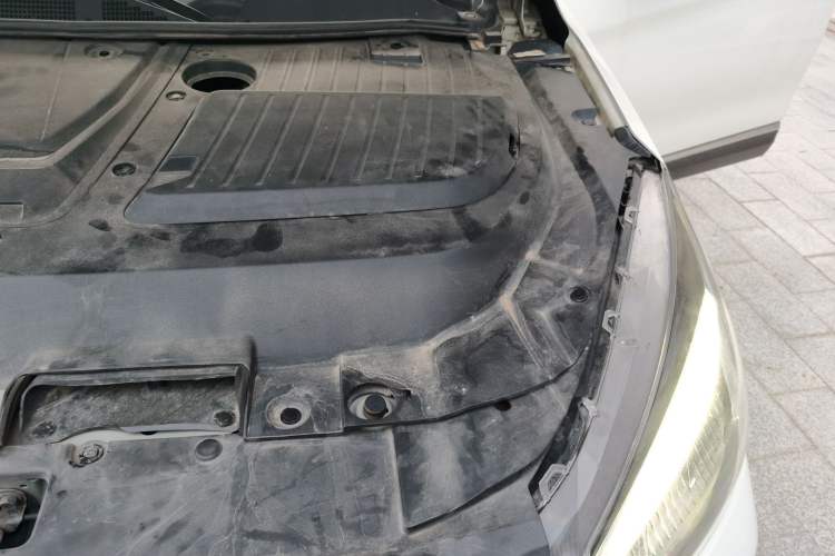 Used Venucia T90 2021 260T Mild Hybrid Automatic Smart Connect & Drive Edition Engine Bay Left