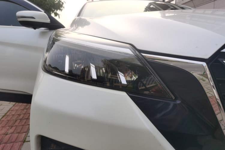 Used Venucia T90 2021 260T Mild Hybrid Automatic Smart Connect & Drive Edition Right Front Headlight